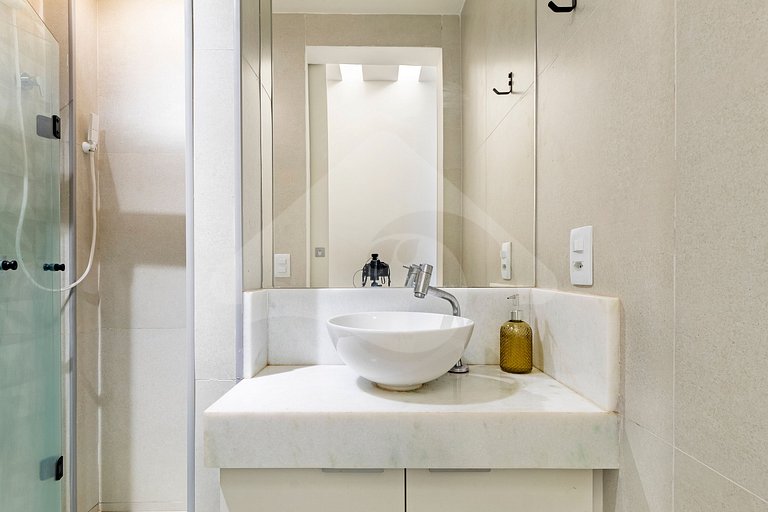 8 minutes walk from the subway | Renovated and Cozy