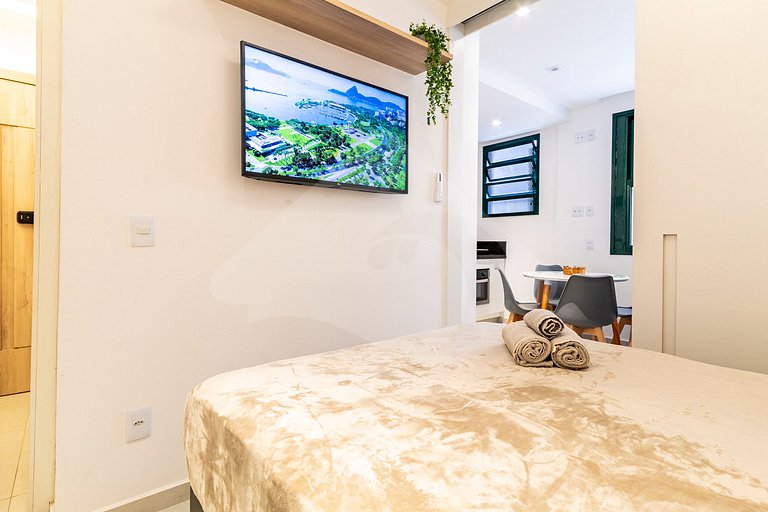 8 minutes walk from the subway | Renovated and Cozy