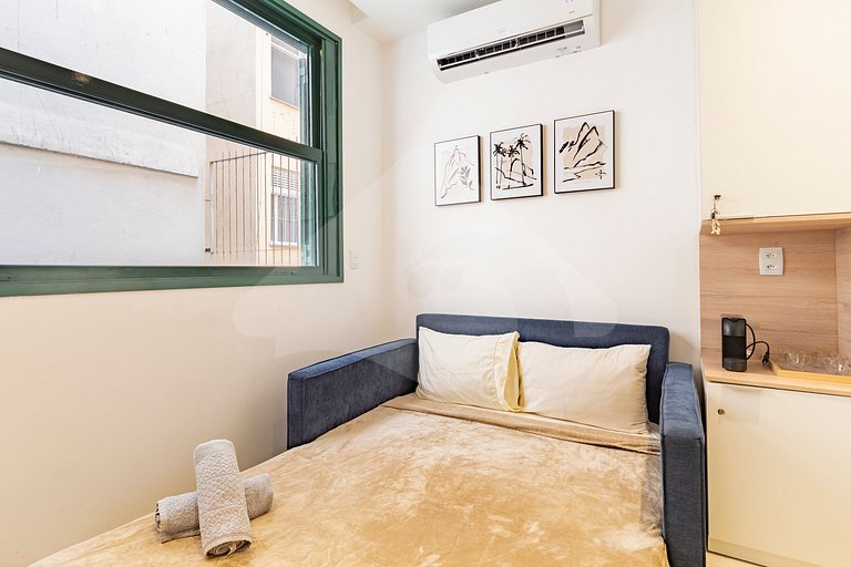 8 minutes walk from the subway | Renovated and Cozy