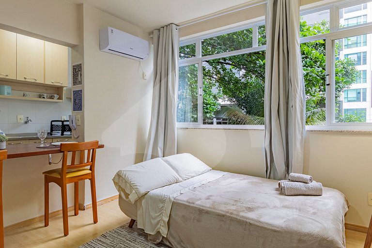 5 min walking to Leblon beach | Quiet and Stylish