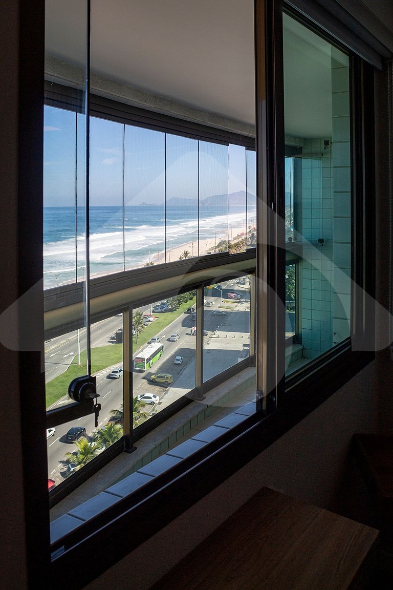 Apartamento na Frente da Praia | Calmo e Decorado