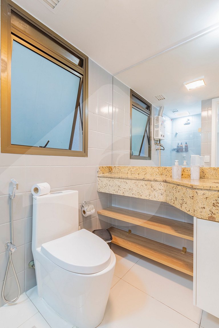 Apartamento na Frente da Praia | Calmo e Decorado