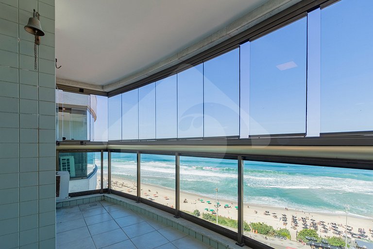 Apartamento na Frente da Praia | Calmo e Decorado