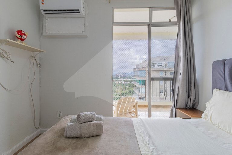 Ocean View w/ Balcony & Tub – 8-min walk to Beach