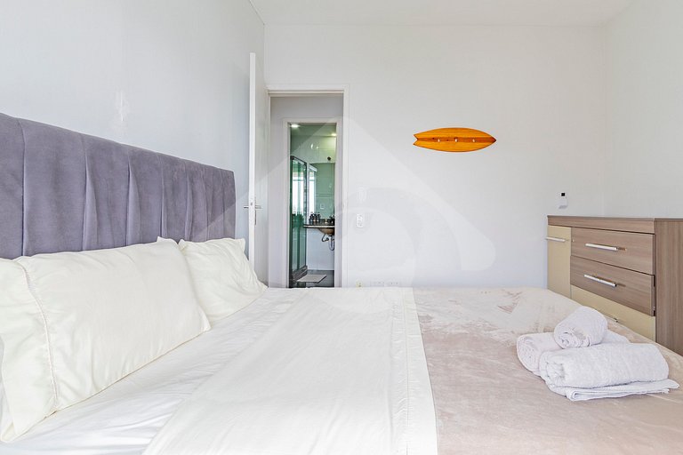 Ocean View w/ Balcony & Tub – 8-min walk to Beach