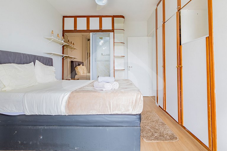 Ocean View w/ Balcony & Tub – 8-min walk to Beach