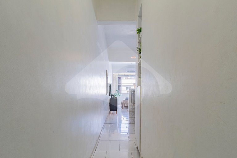 2 min walk from Copacabana Beach| Airy and Compact