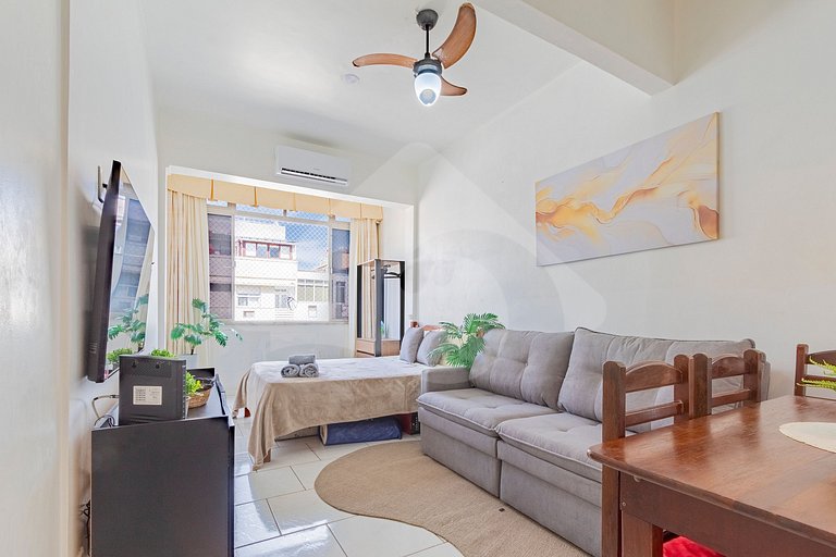 2 min walk from Copacabana Beach| Airy and Compact