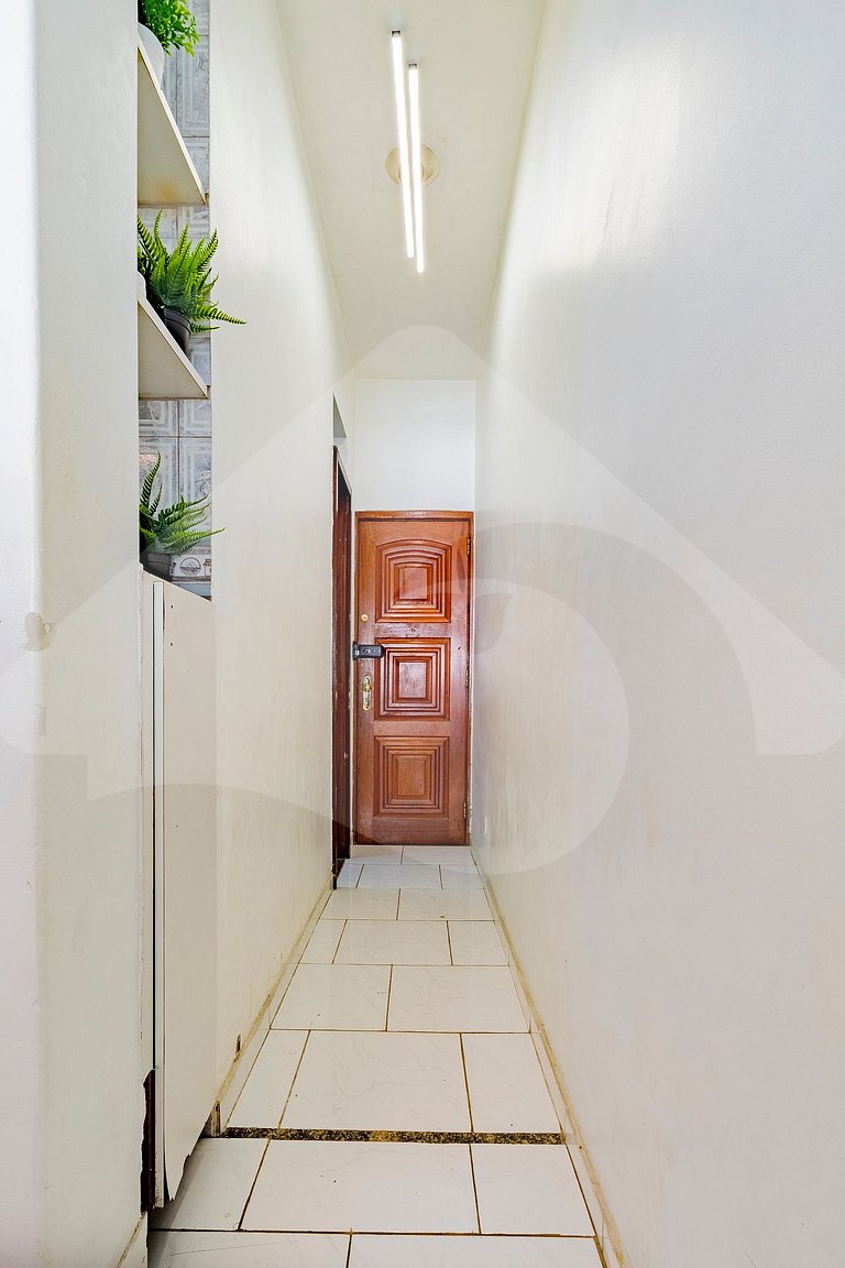 2 min walk from Copacabana Beach| Airy and Compact